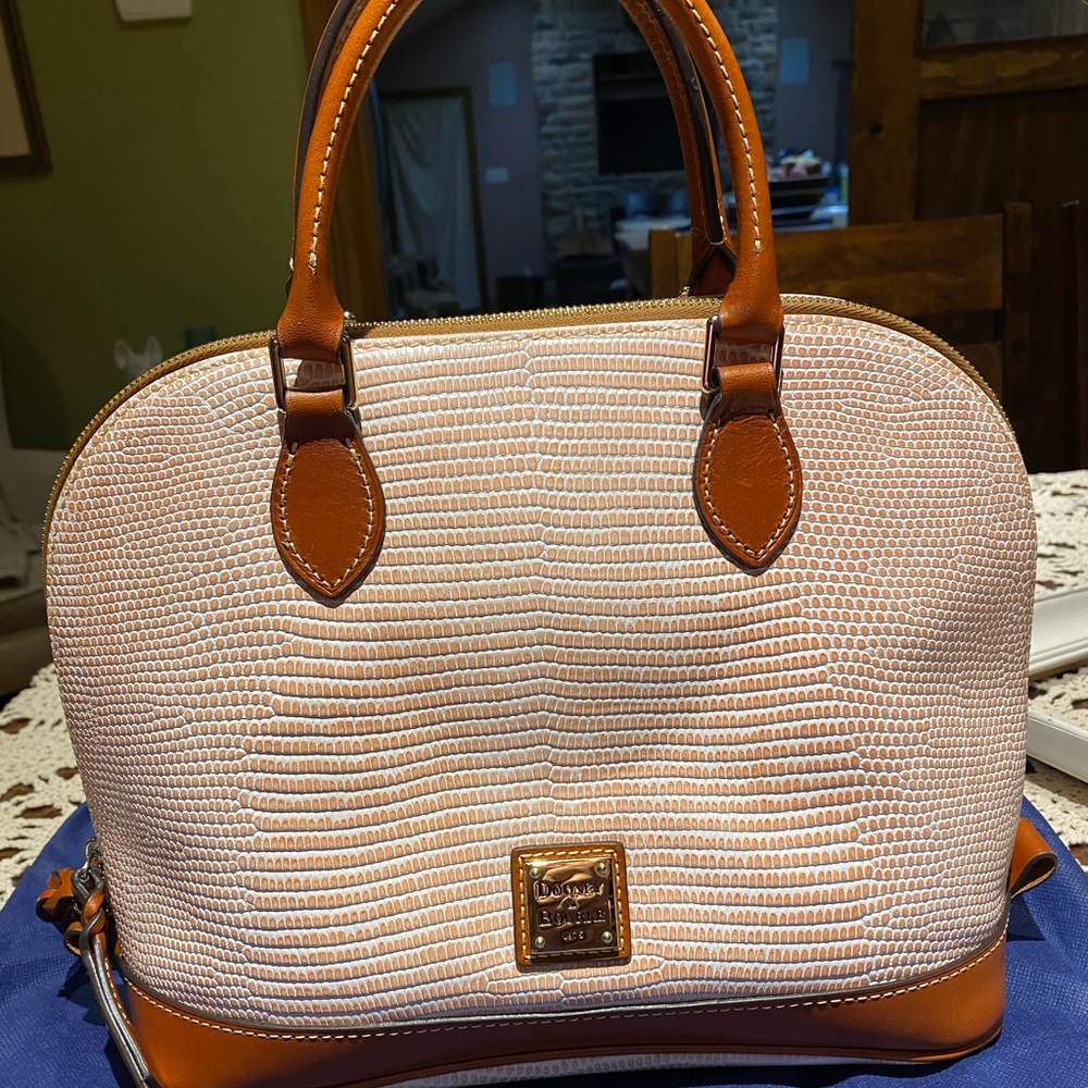 Dooney&Bourke coral textured bag